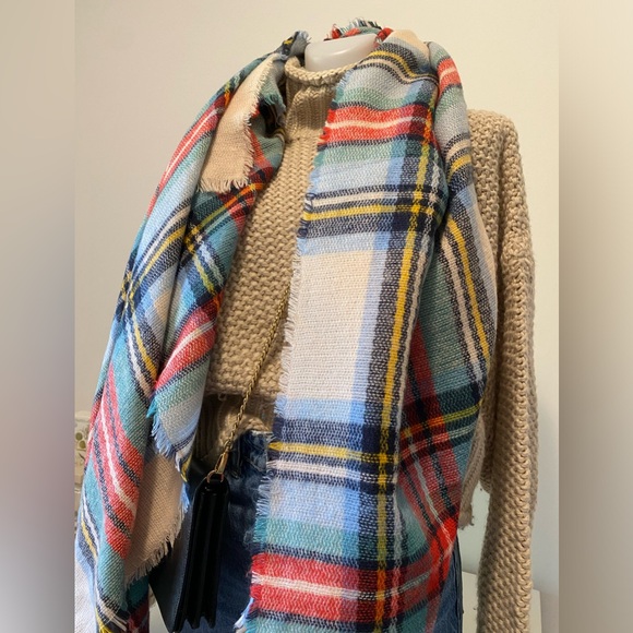 Blanket scarf from American Eagle - Picture 3 of 4